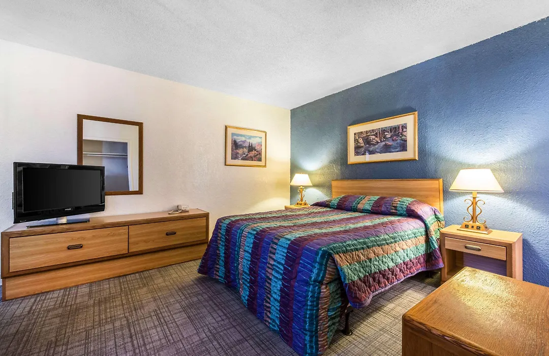 Rodeway Inn & Suites-1