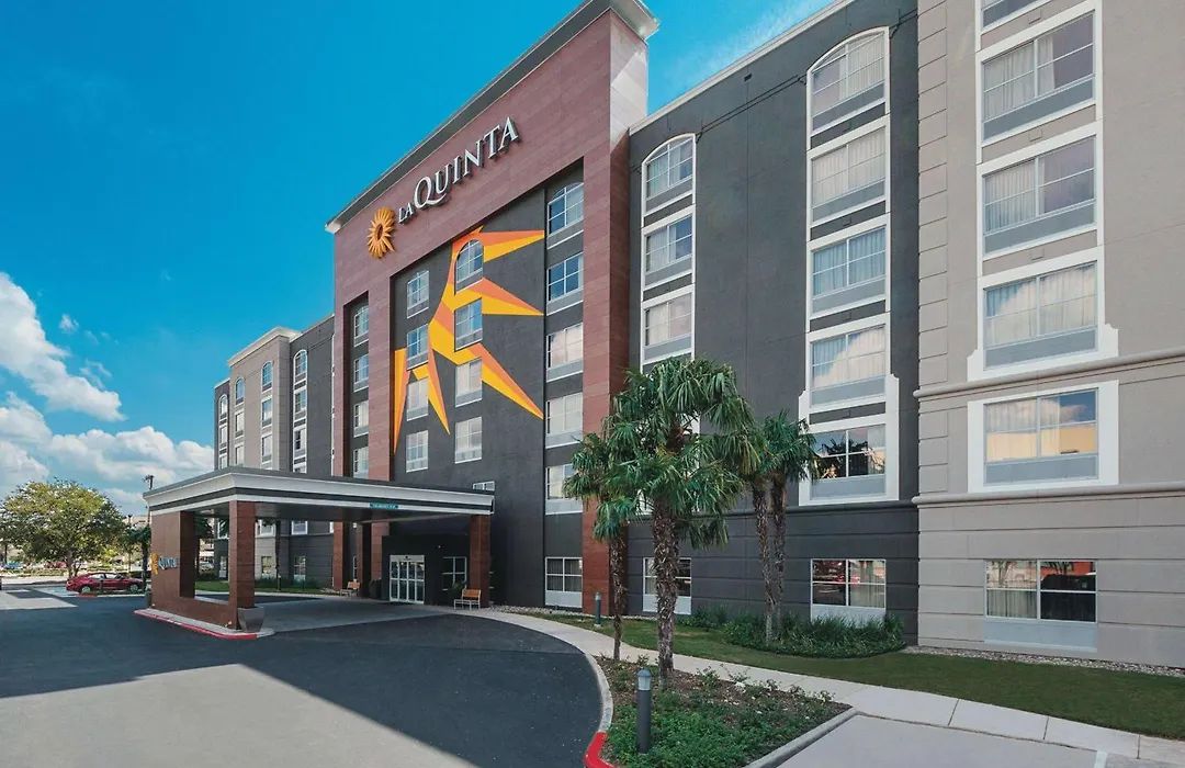 La Quinta Inn & Suites By Wyndham San Antonio Downtown-1