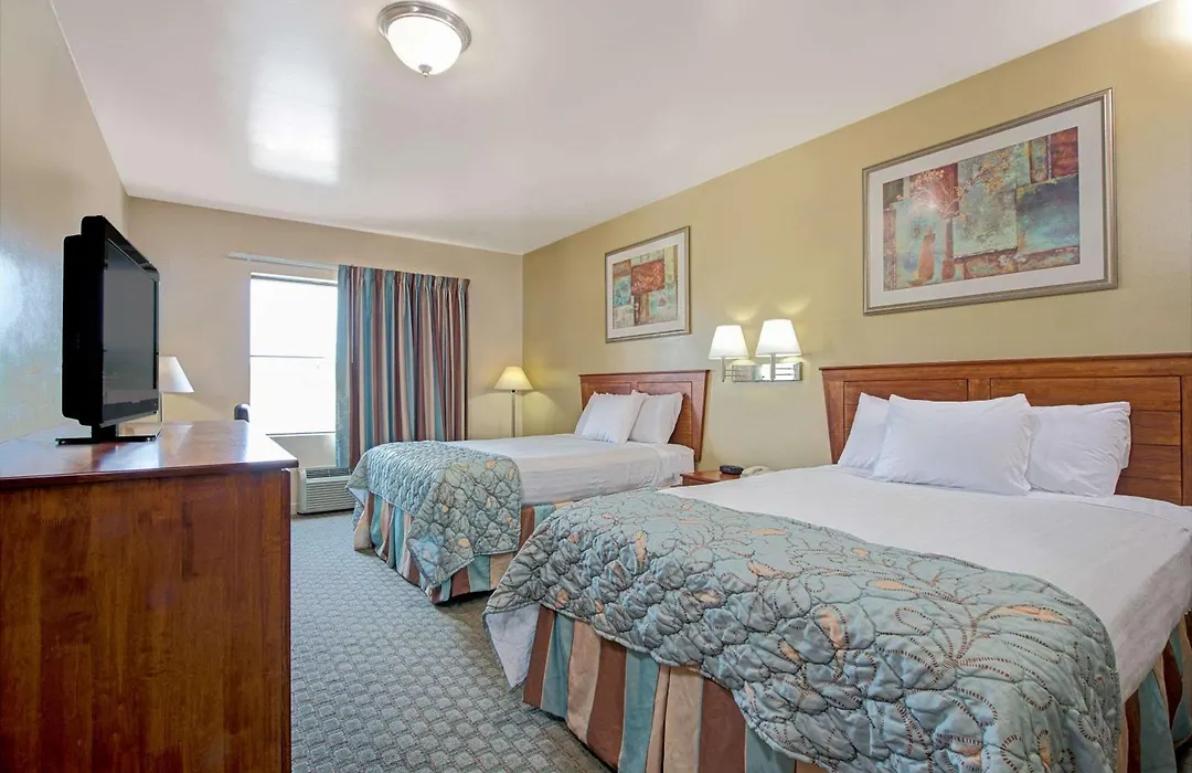Days Inn By Wyndham Downtown St. Louis-1