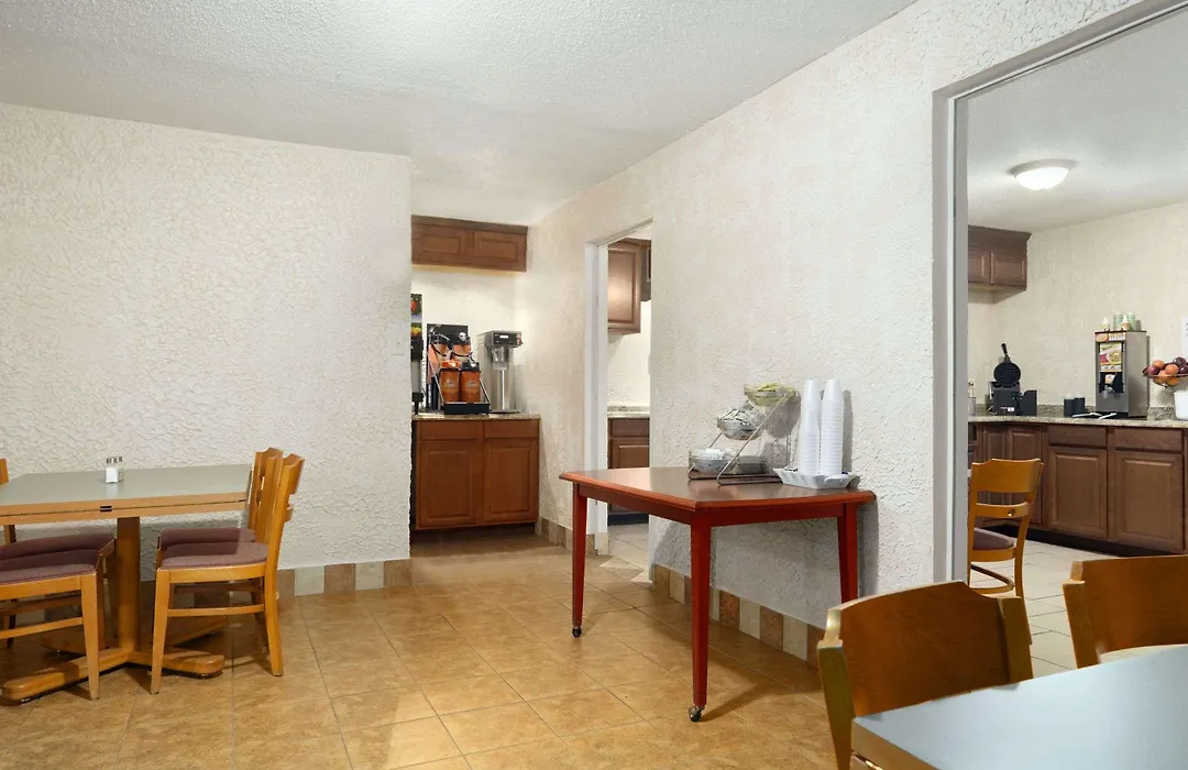 Days Inn By Wyndham Brunswick/St. Simons Area-1