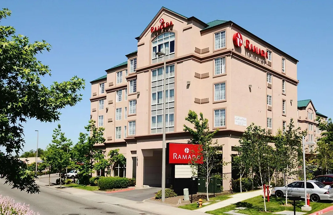 Ramada By Wyndham Seatac Airport-1