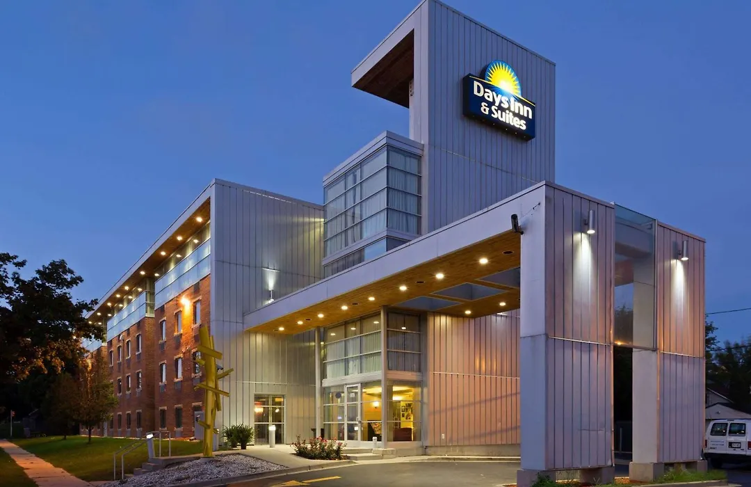 Days Inn & Suites By Wyndham Milwaukee-1