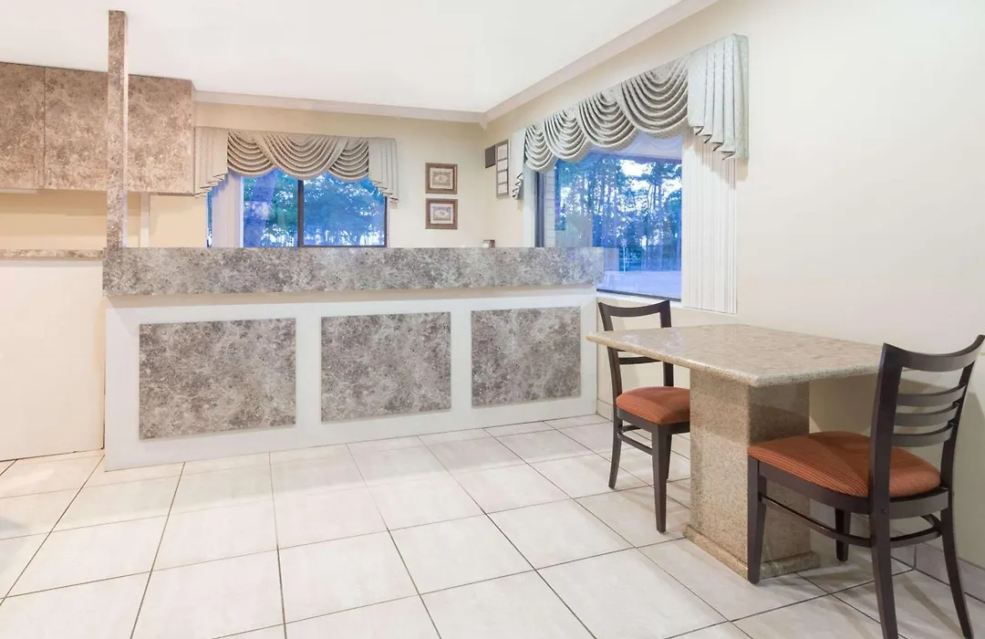 Super 8 By Wyndham Ft Walton Beach-1