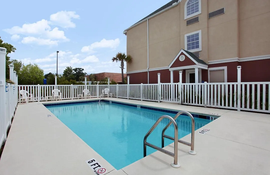 Microtel Inn & Suites By Wyndham Panama City-1