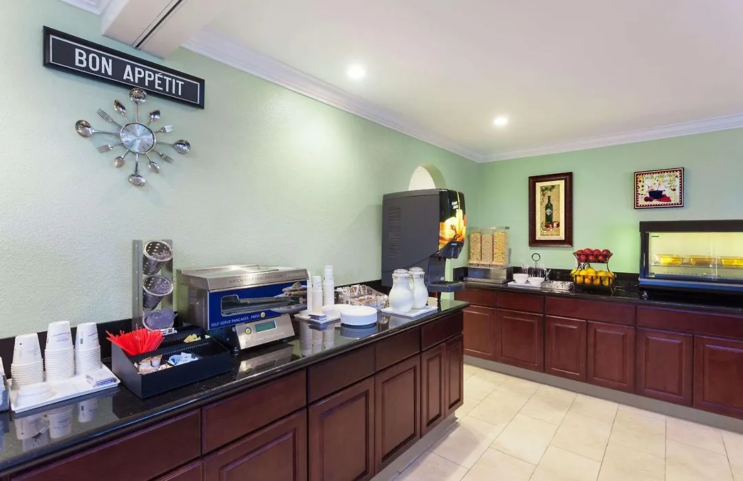 Travelodge By Wyndham Orange County Airport/ Costa Mesa-1