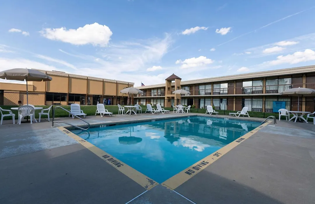 Super 8 By Wyndham Goldsboro-1