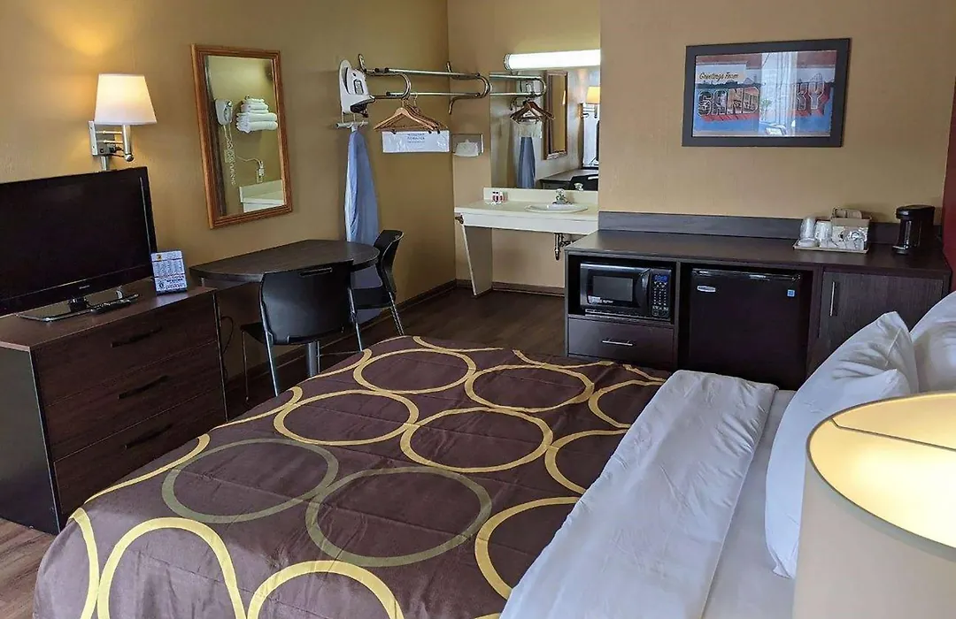 Super 8 By Wyndham Sandusky-1