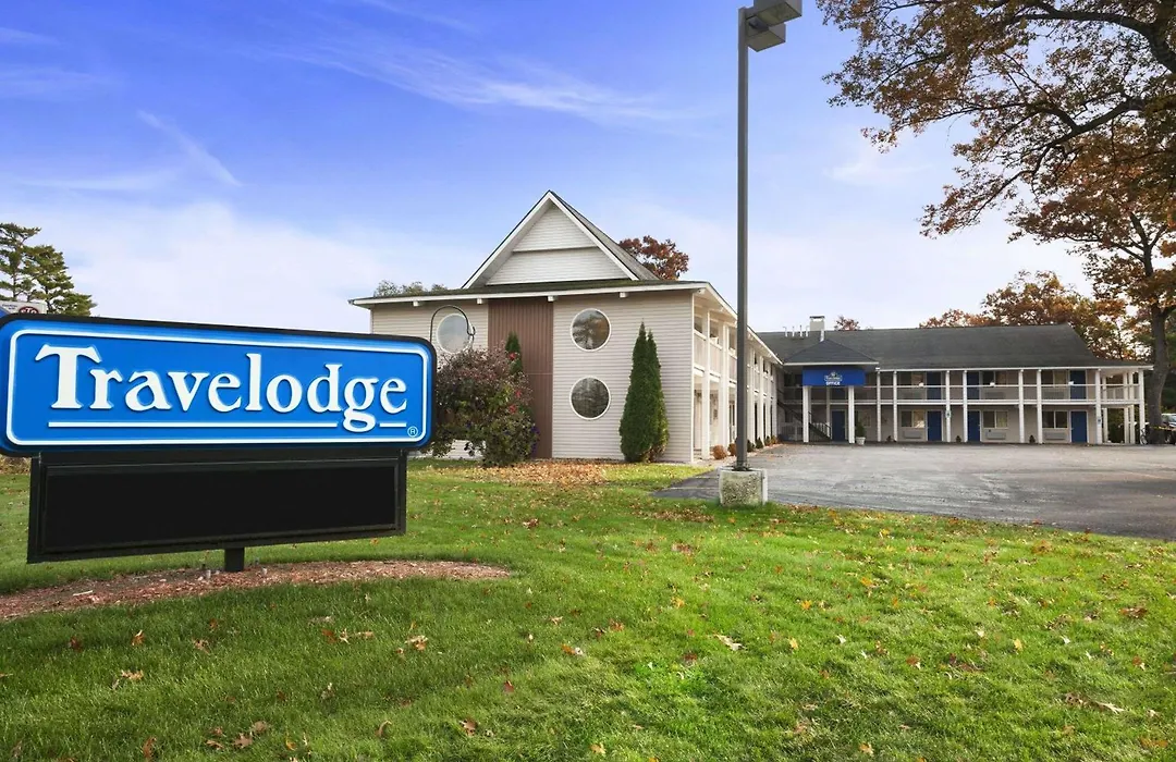 Travelodge By Wyndham Traverse City Mi-1