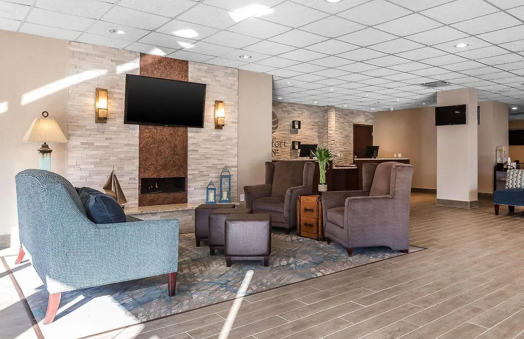 Comfort Inn Bay City - Riverfront-1