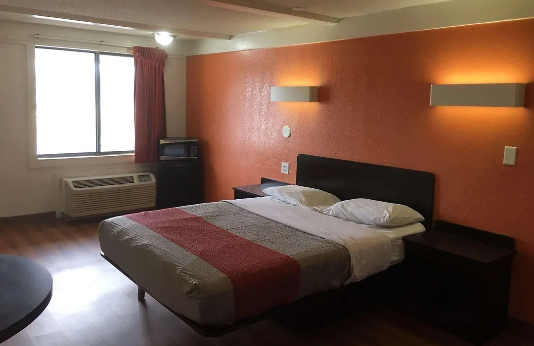 Travelodge By Wyndham Benton Harbor Mi-1