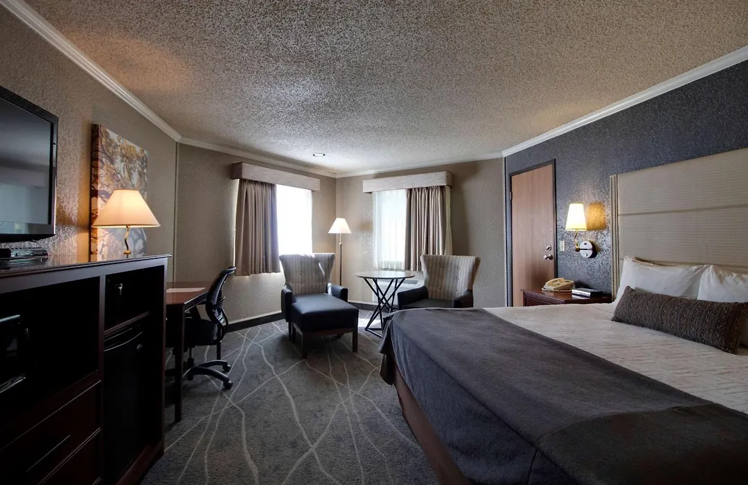 Best Western Harbour Pointe Lakefront-1