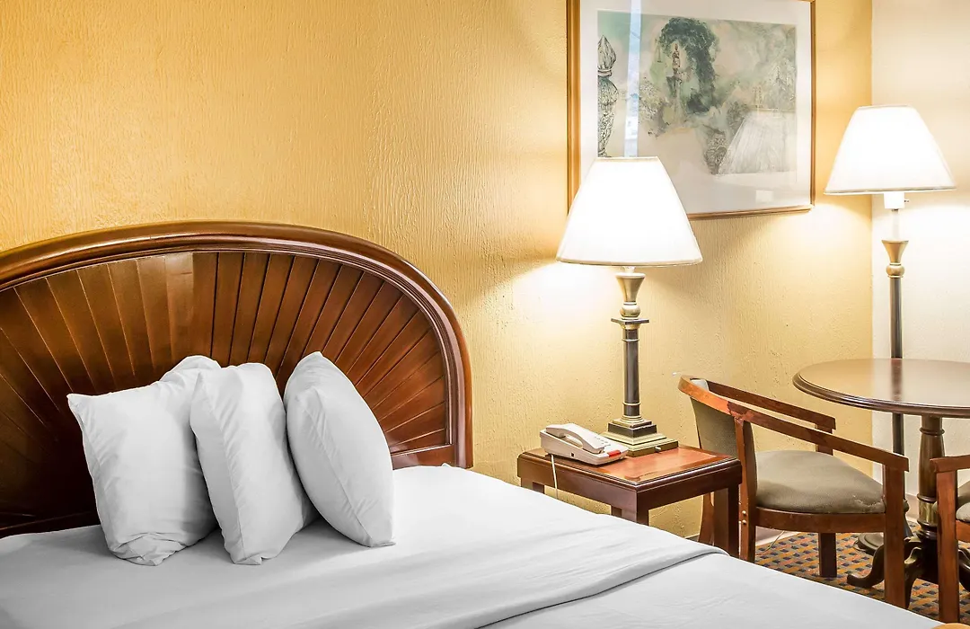 Econo Lodge Inn & Suites Carrollton-1