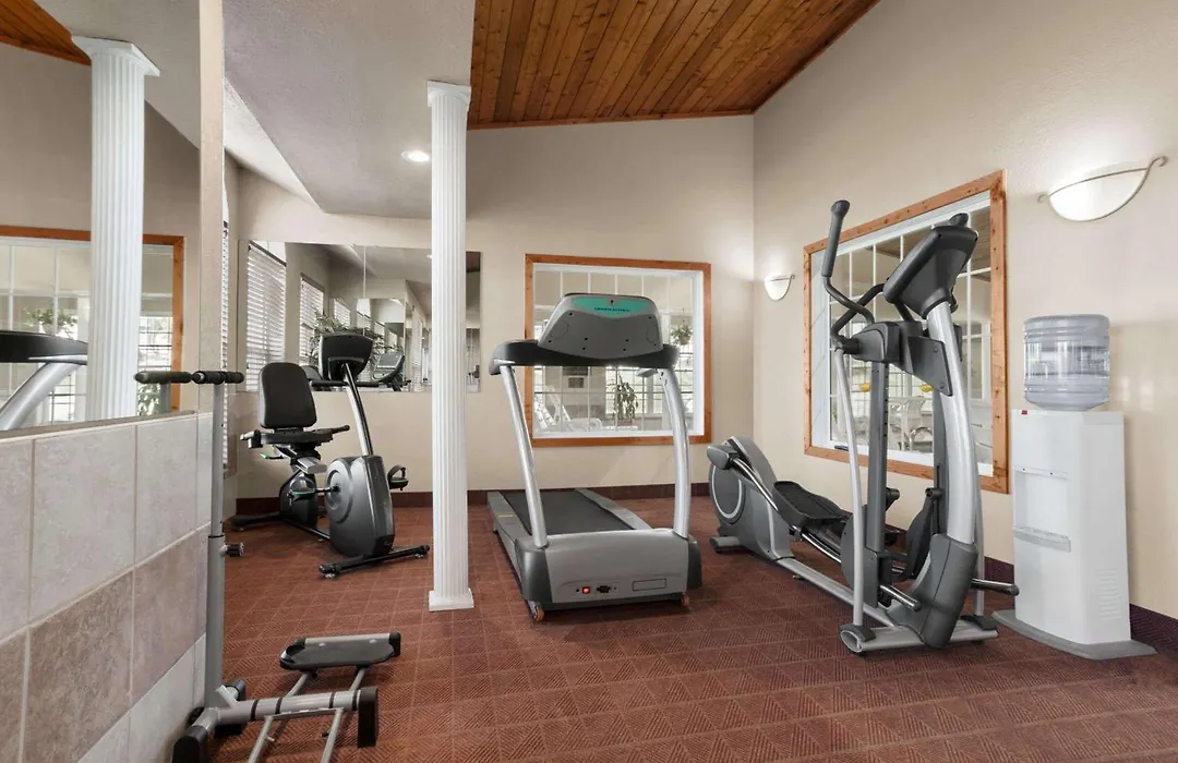 Ramada By Wyndham Elizabethtown-1
