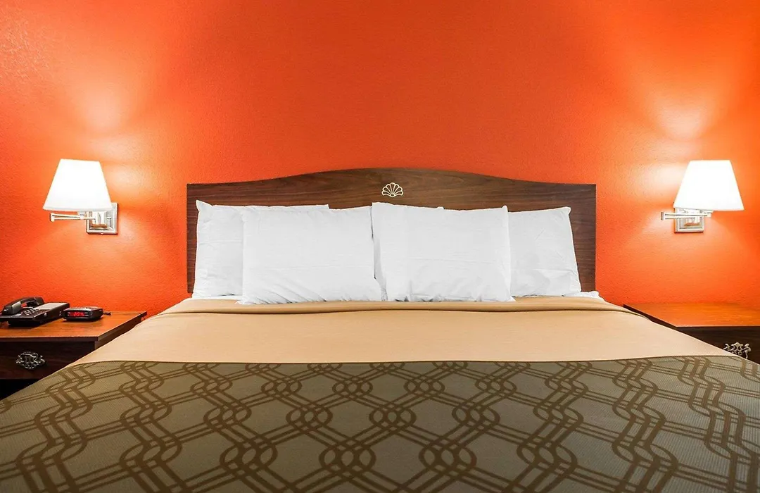 Econo Lodge-1