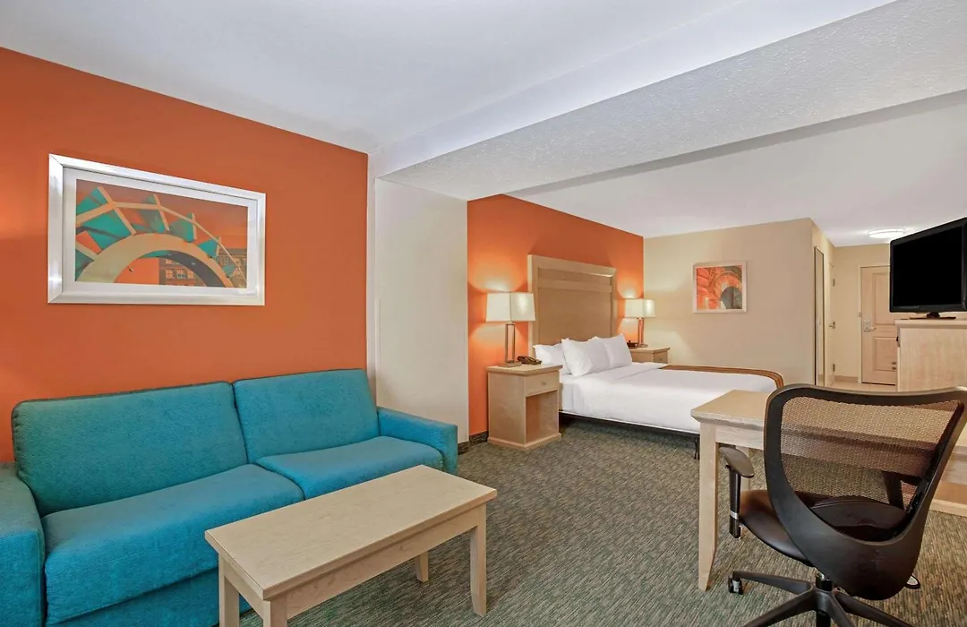 La Quinta By Wyndham Grand Forks-1