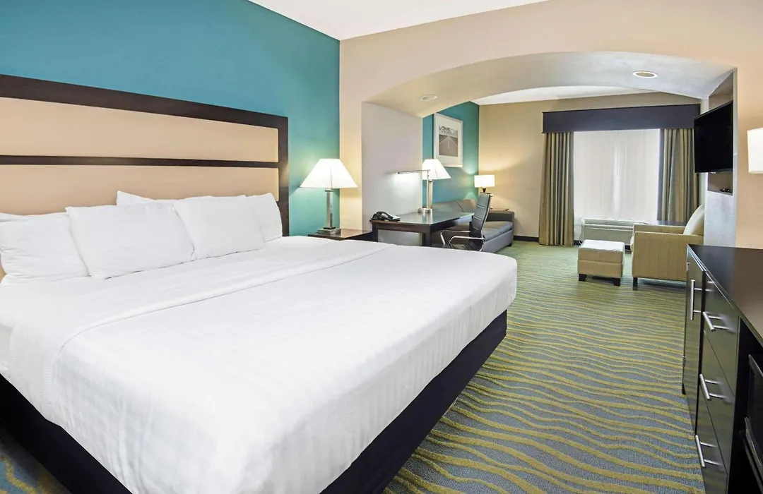 La Quinta Inn & Suites By Wyndham Durant-1