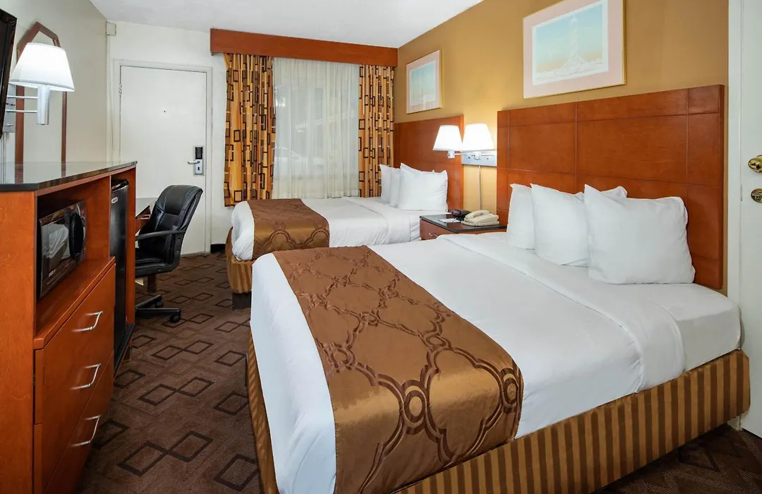 Travelodge By Wyndham Burbank-Glendale-1