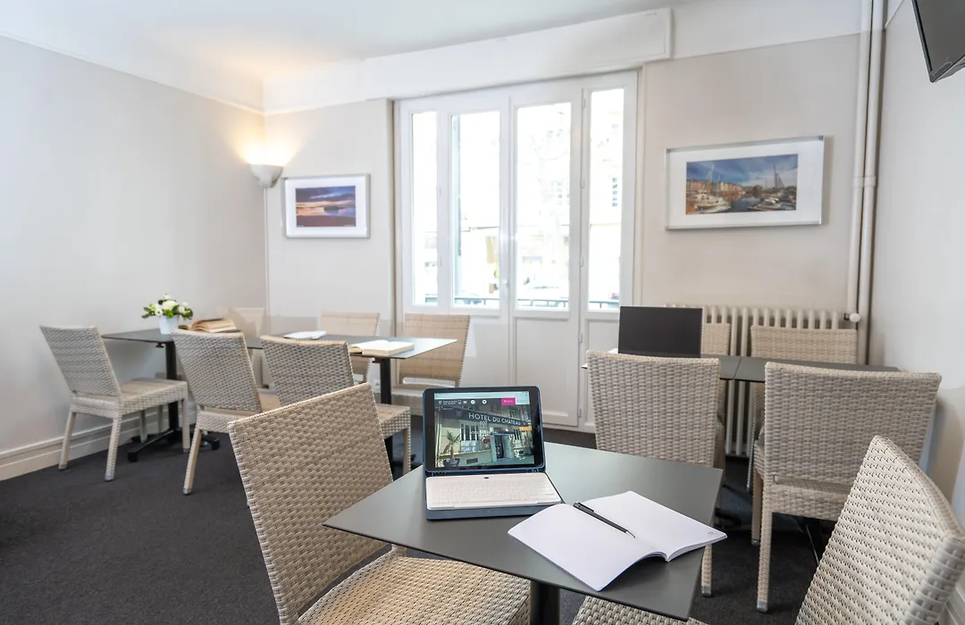 Logis Hotel Du Chateau-1