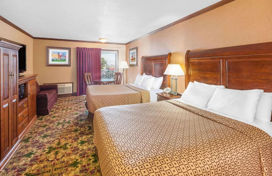 Ramada By Wyndham Mackinaw City Waterfront-1