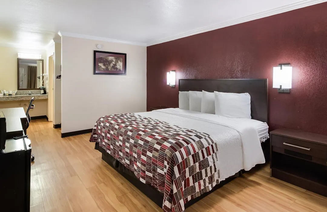 Red Roof Inn & Suites Commerce - Athens-1