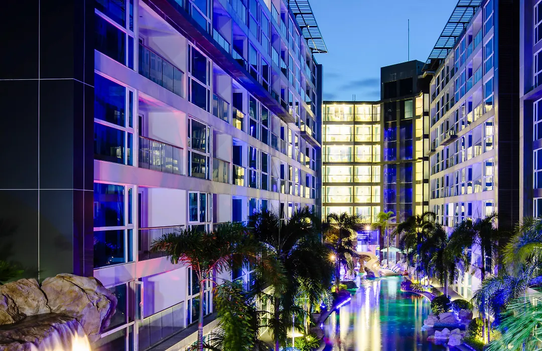 Azure Hotel Pattaya-1