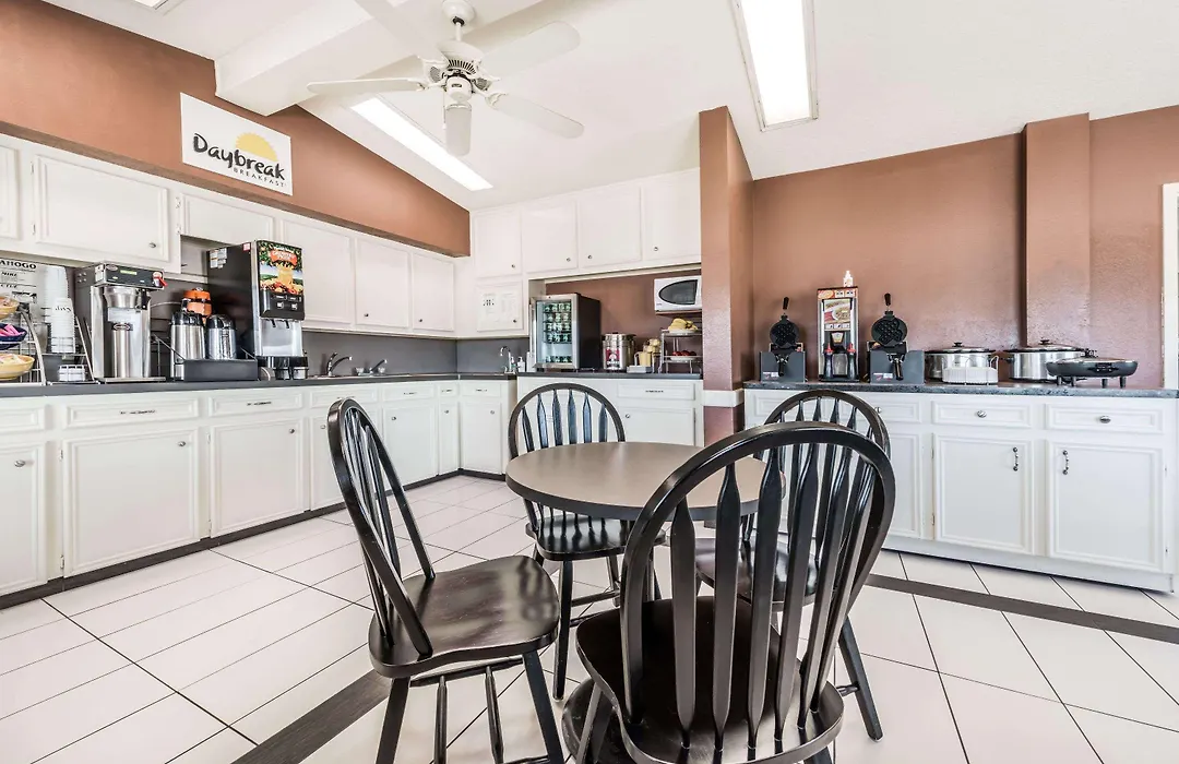 Days Inn By Wyndham Bryan College Station-1