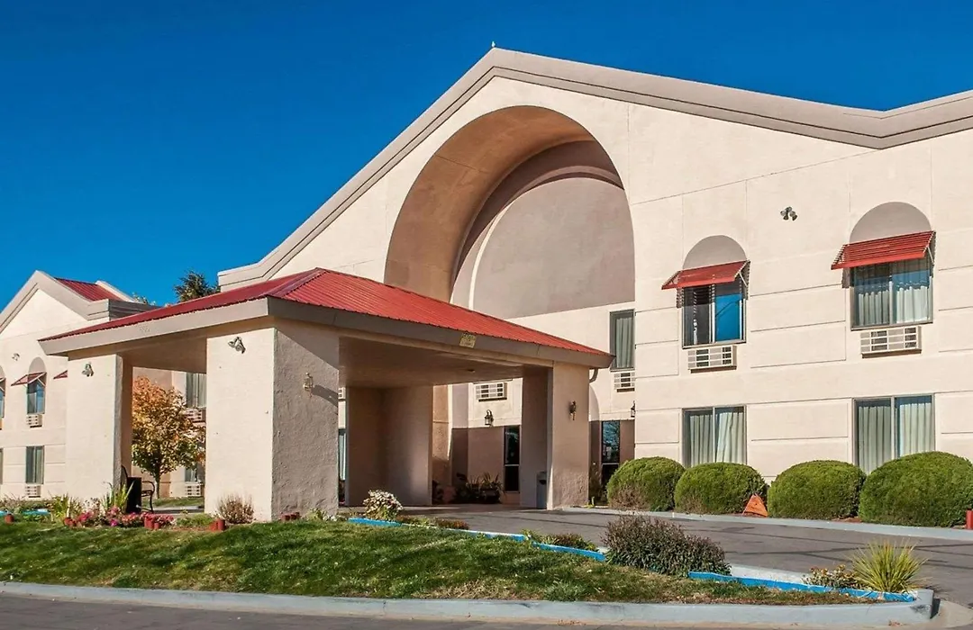 Quality Inn & Suites Farmington-1