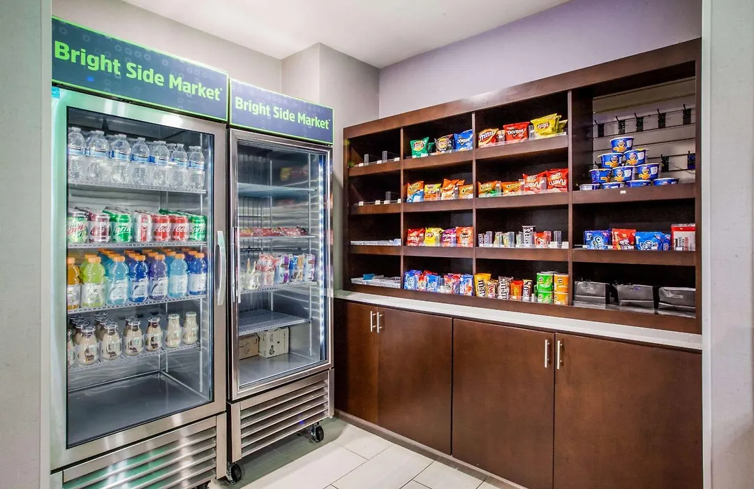 La Quinta Inn And Suites By Wyndham Elkhart-1