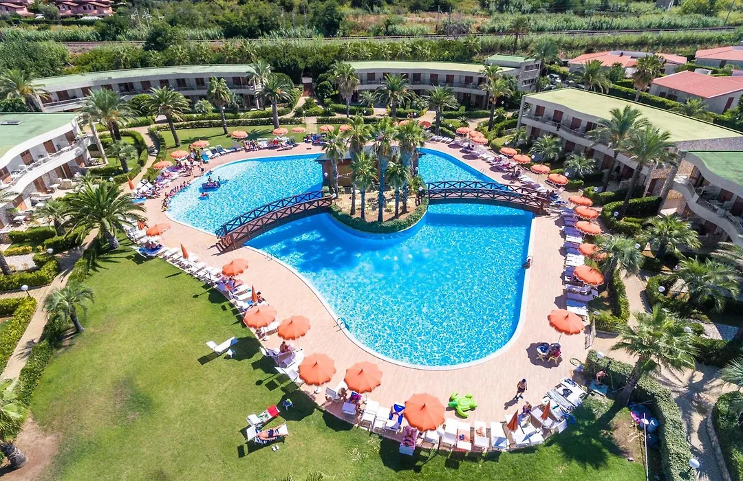 Club Residence La Castellana Mare-1