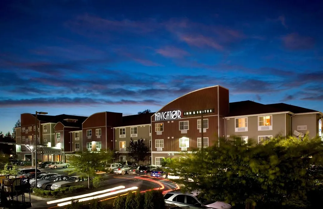 Executive Residency By Best Western Navigator Inn & Suites-1