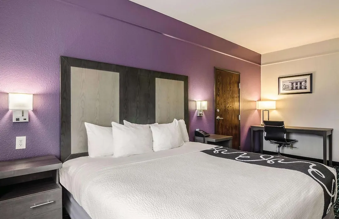 La Quinta By Wyndham Kansas City Airport-1