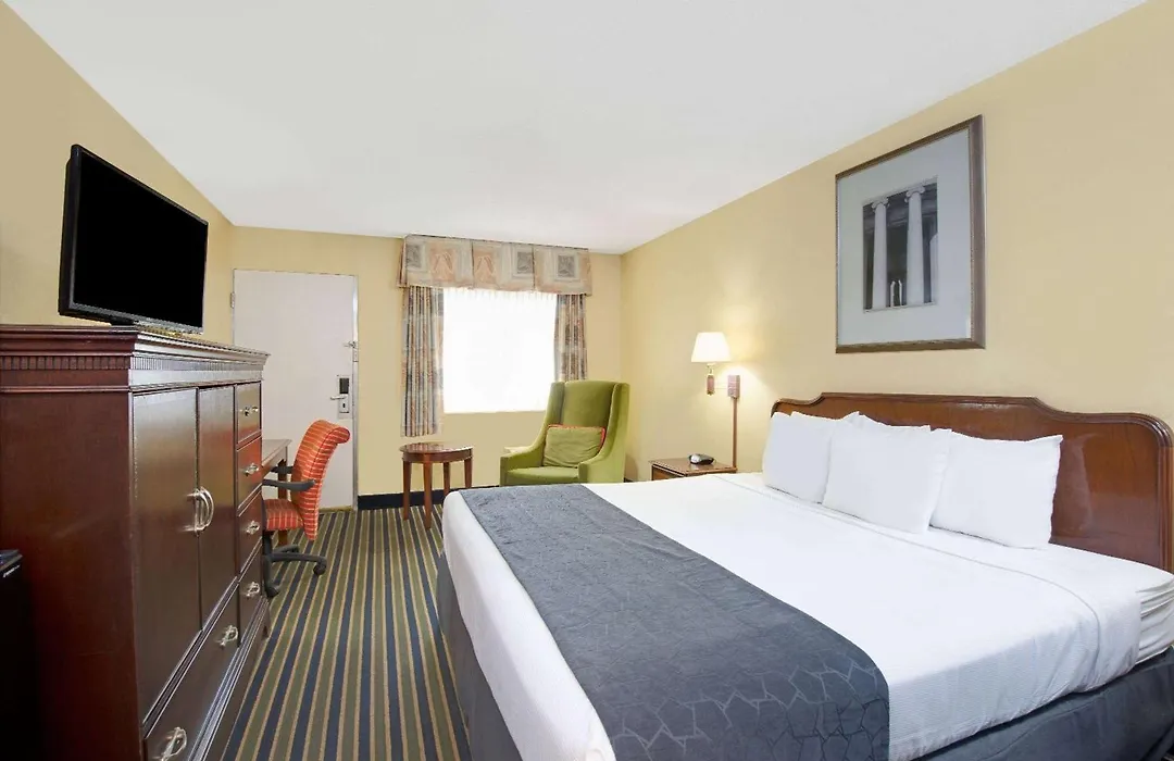 Days Inn By Wyndham Towson-1