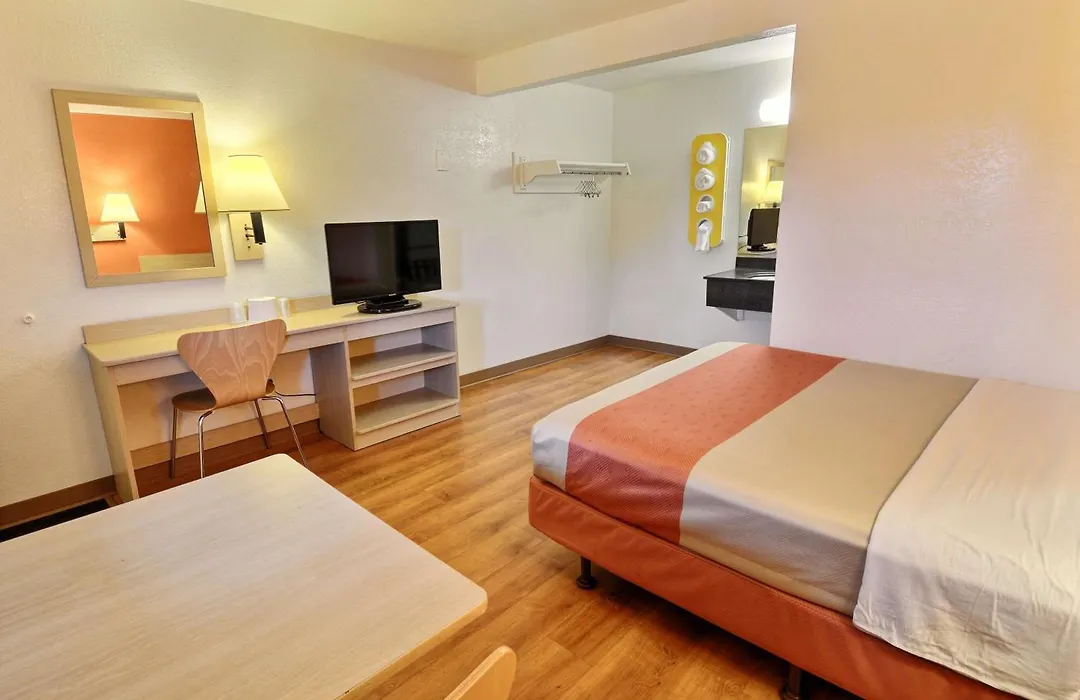 Travelodge By Wyndham Brattleboro Vt-1