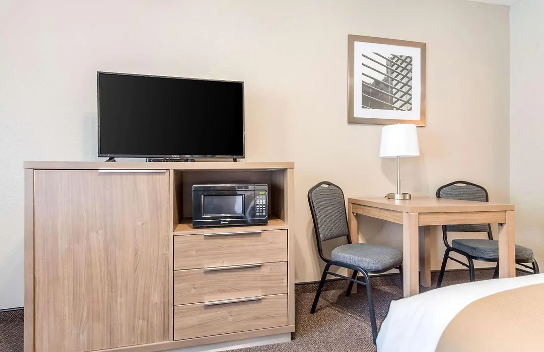 Quality Inn & Suites Bainbridge Island-1