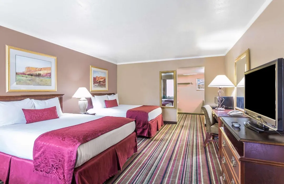 Days Inn & Suites By Wyndham Logan-1
