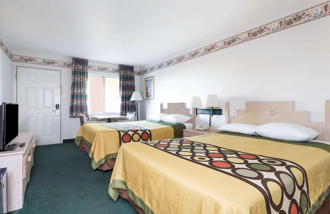 Super 8 By Wyndham Cottonwood-1