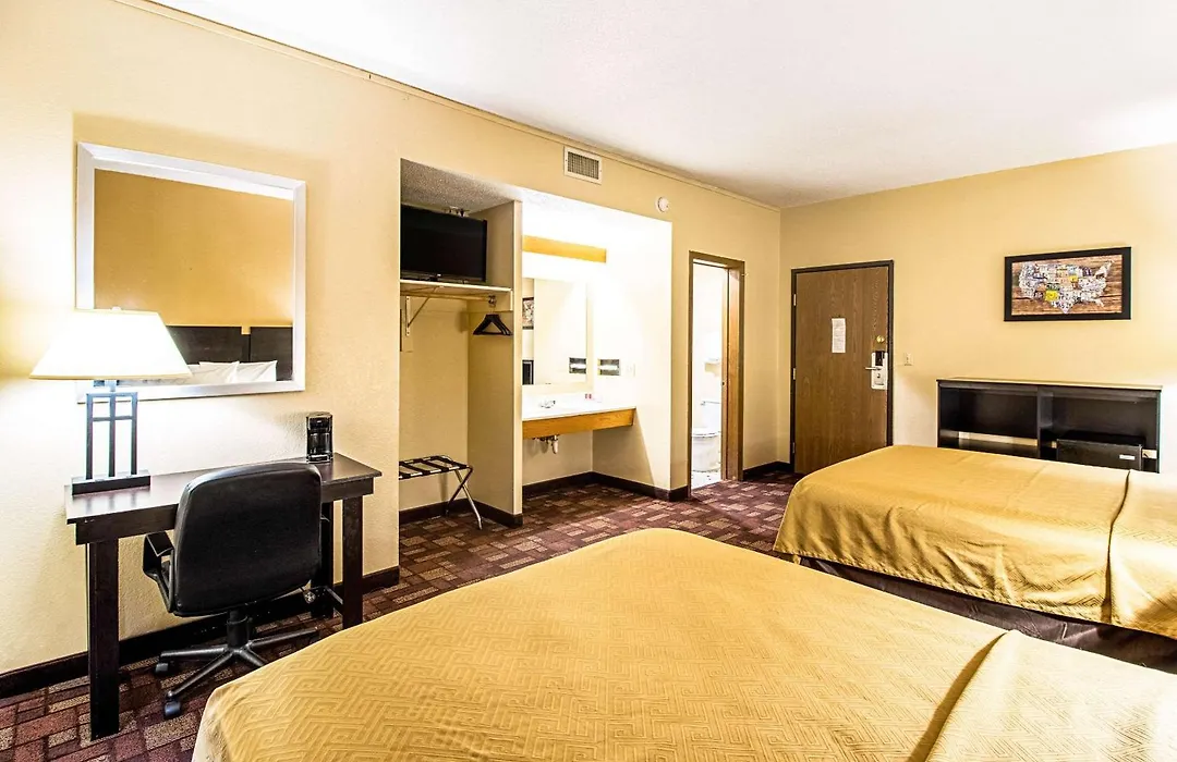 Econo Lodge Watertown-1