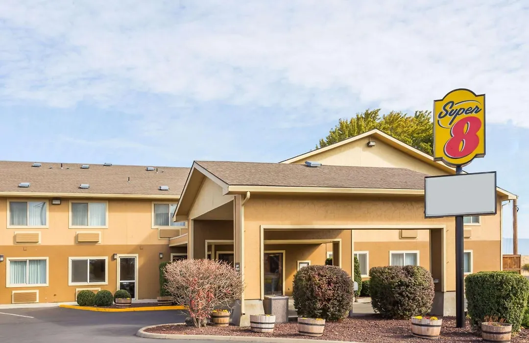 Super 8 By Wyndham Lagrande-1