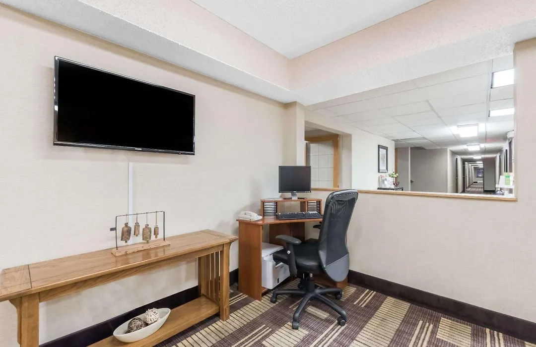 Days Inn By Wyndham Bismarck-1