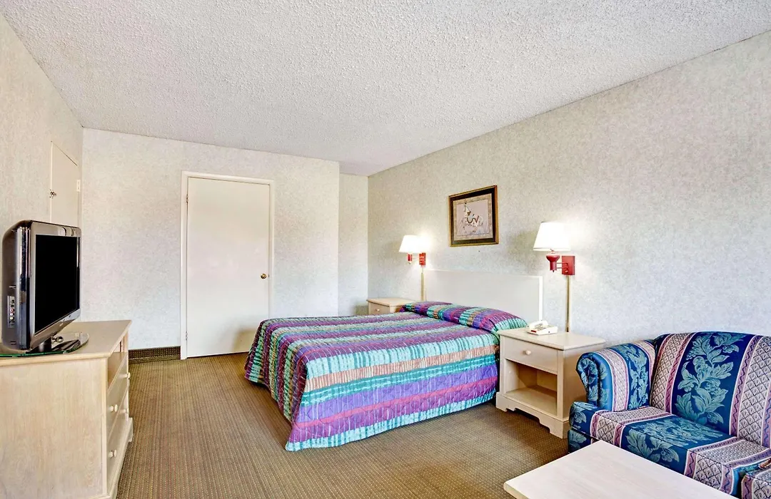 Super 8 By Wyndham Fredericksburg-1