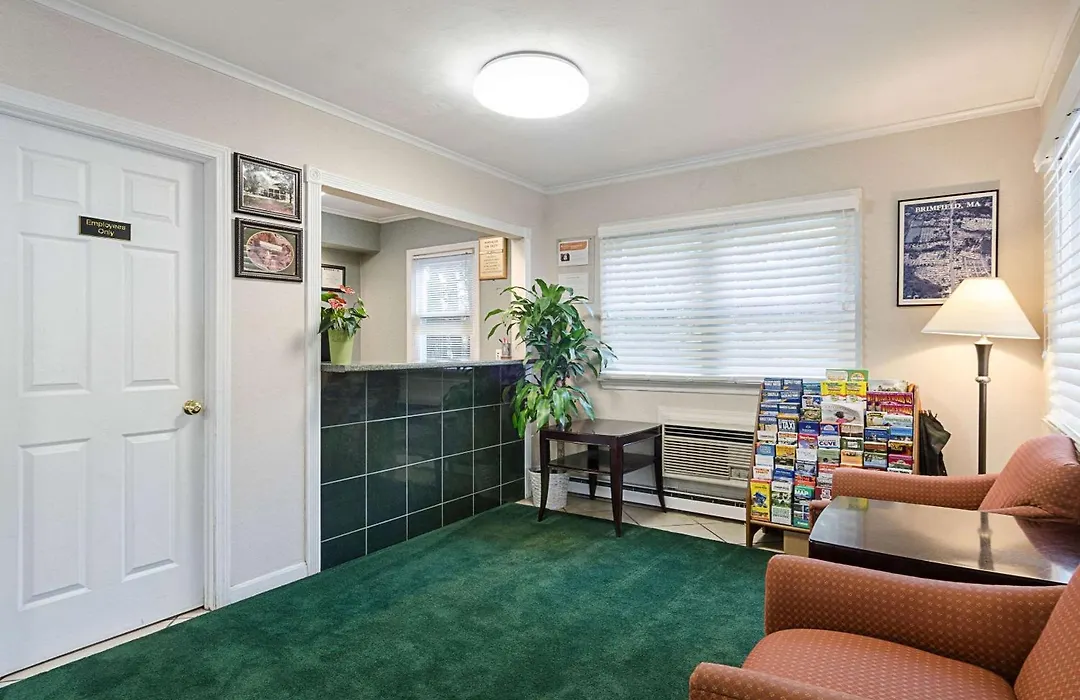 Econo Lodge Sturbridge Route 20-1