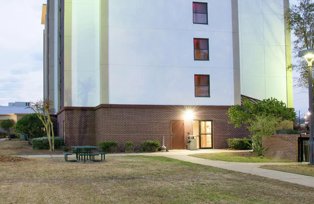 Hampton Inn & Suites Jackson Coliseum-1