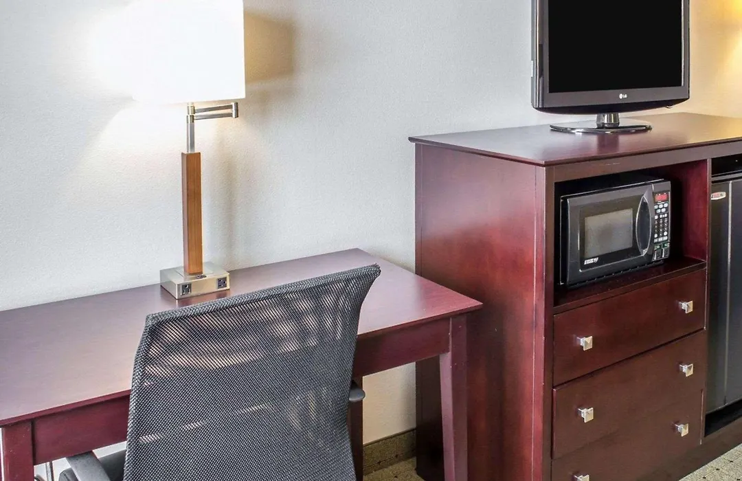 Econo Lodge Ames-1
