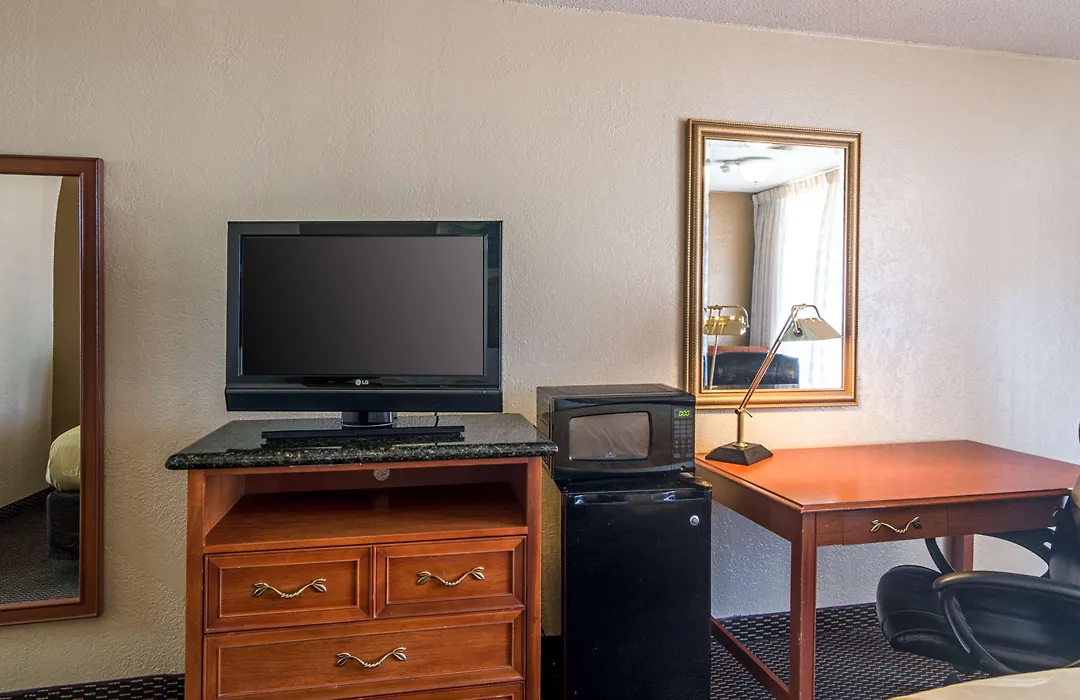 Quality Inn Shawnee I-40-1
