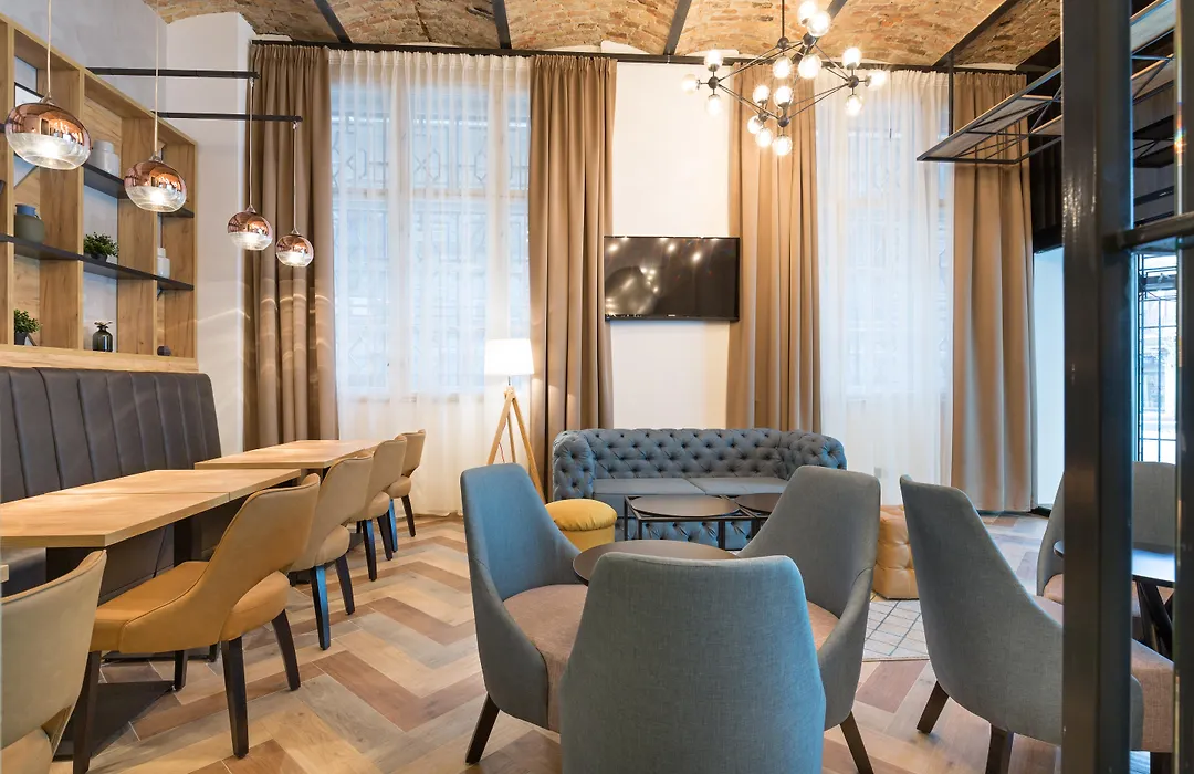 Capital Hotel Garni-1