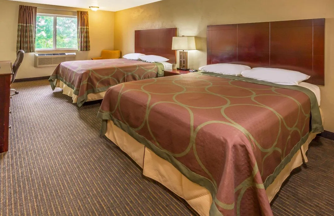 Super 8 By Wyndham Woodburn-1