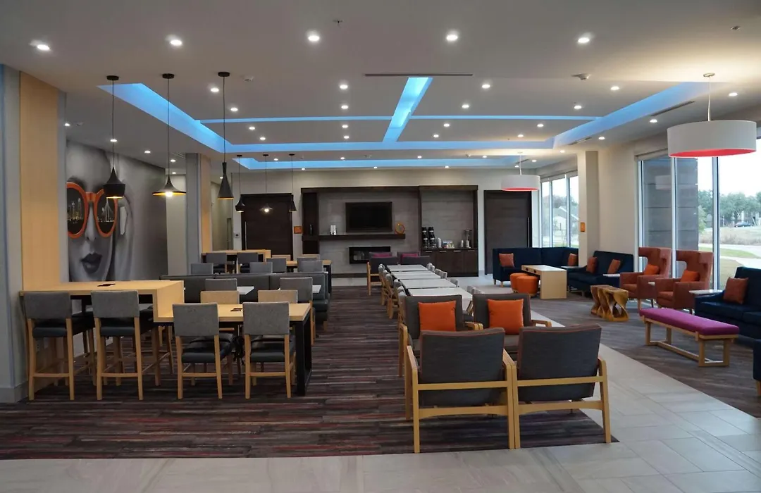 La Quinta Inn & Suites By Wyndham Lewisville-1