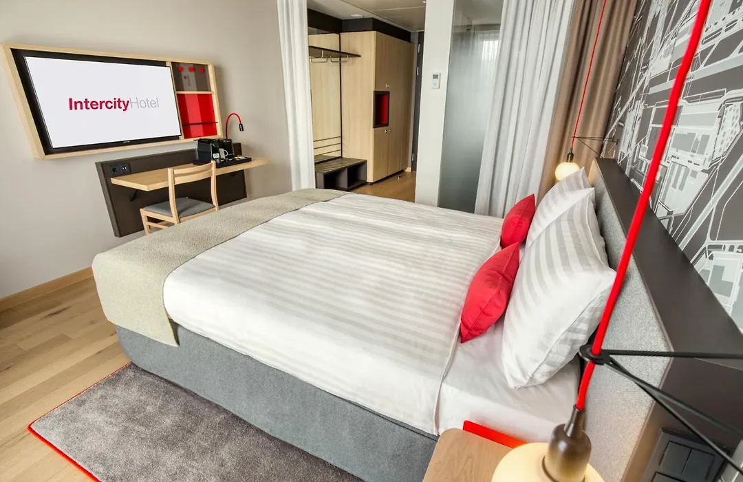 IntercityHotel Amsterdam Airport-1