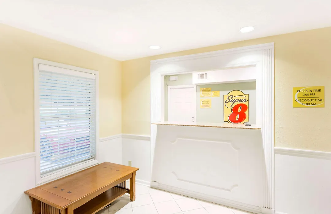 Super 8 By Wyndham Statesboro-1
