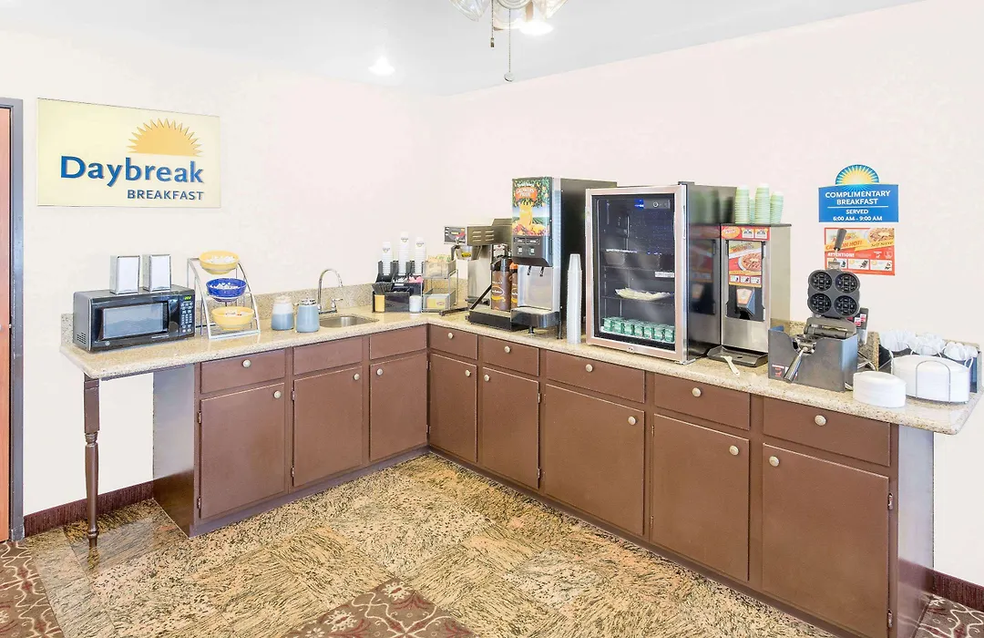 Days Inn & Suites By Wyndham Brinkley-1